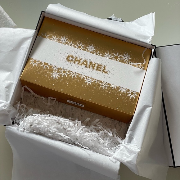 2024 CHANEL MOISTURE TO GO CHRISTMAS LIMITED EDITION SET - Picture 5 of 7